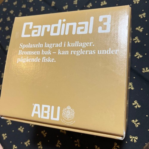 Raro abu cardinal - raro,